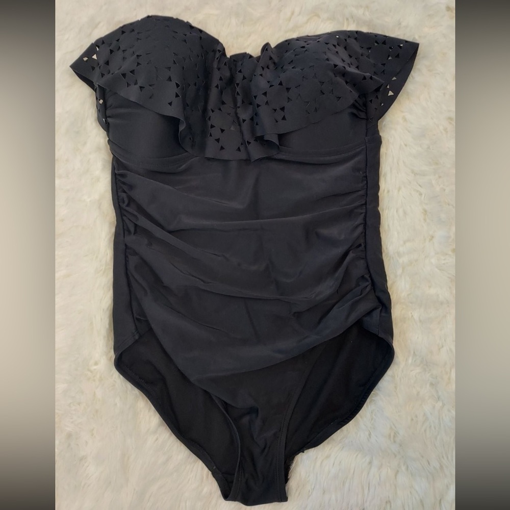 Size L one piece strapless swimsuit for women